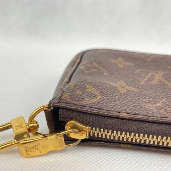Authentic LOUIS VUITTON LV Monogram Multiti Pochette Accessoire SMALL WITH CHAIN - Picture 12 of 16